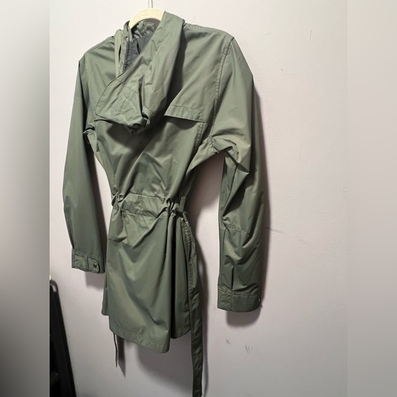 Columbia Women’s Size Medium Army Green Long Hoodie Rain Windbreaker Jacket - Picture 6 of 6